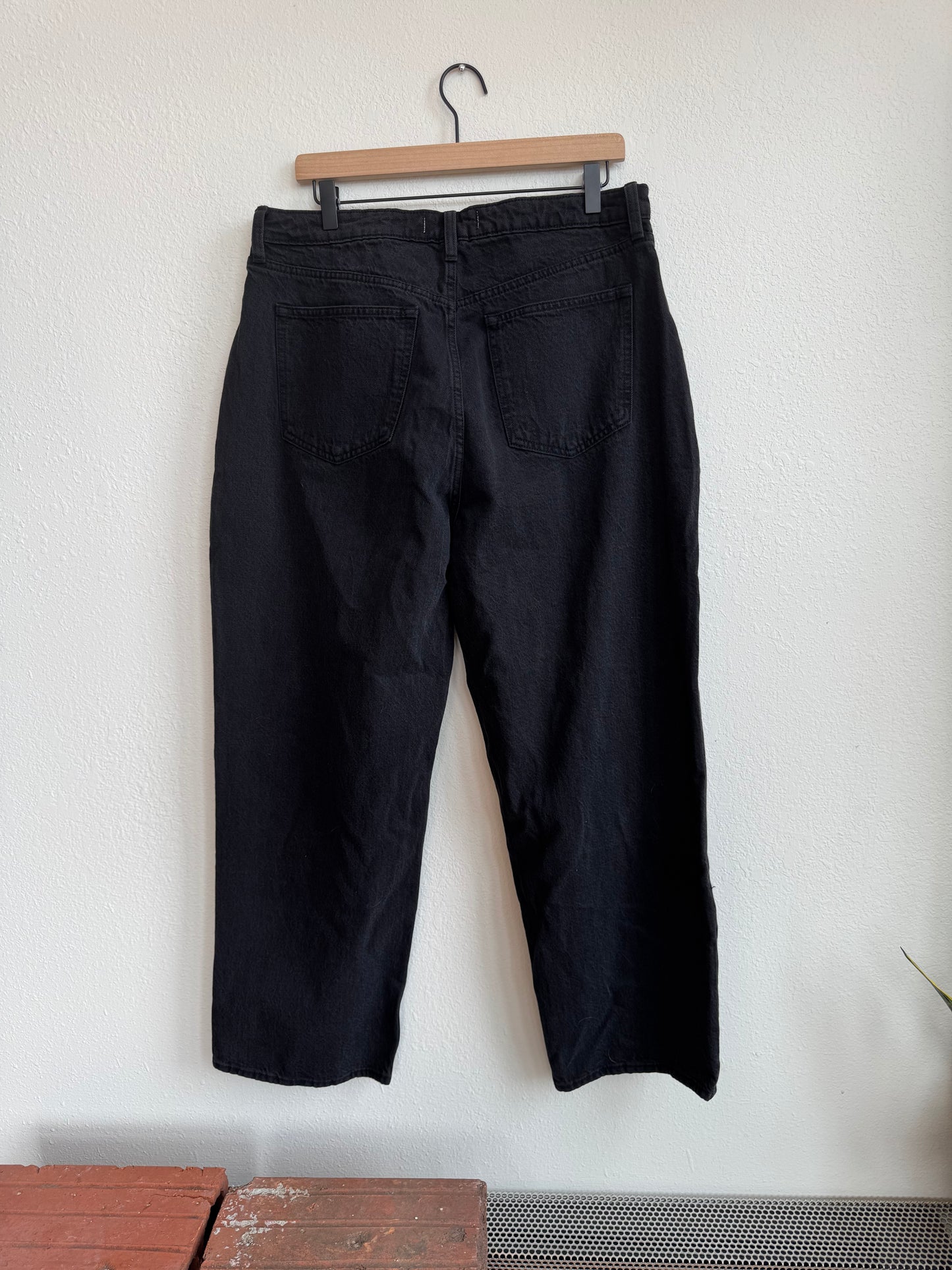 NWT ABERCROMBIE & FITCH LOOSE DENIM (32)(S) - MSRP $100