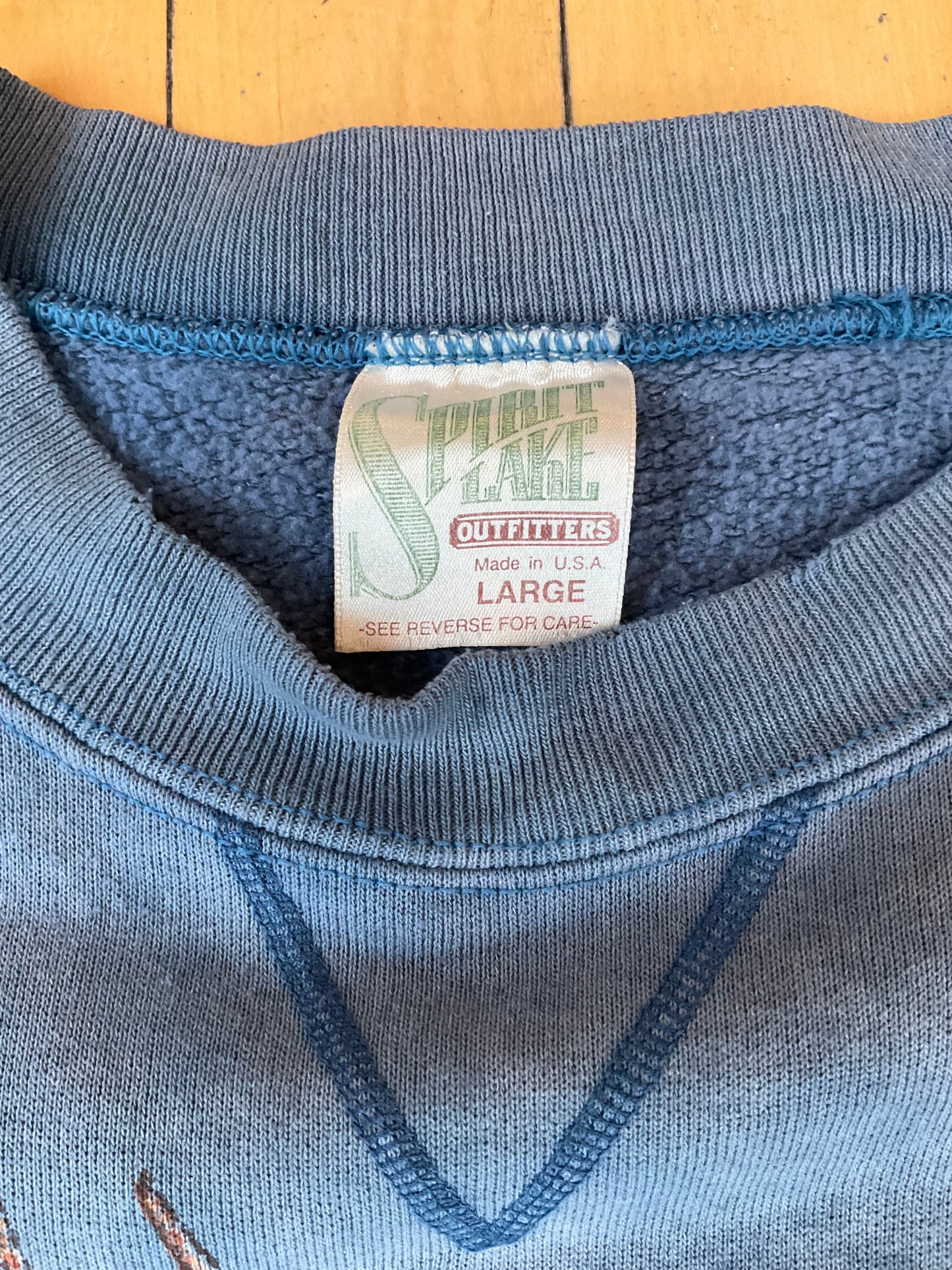 VINTAGE SPIRIT LAKE OUTFITTERS MINERAL WASH DEER CREW (L)