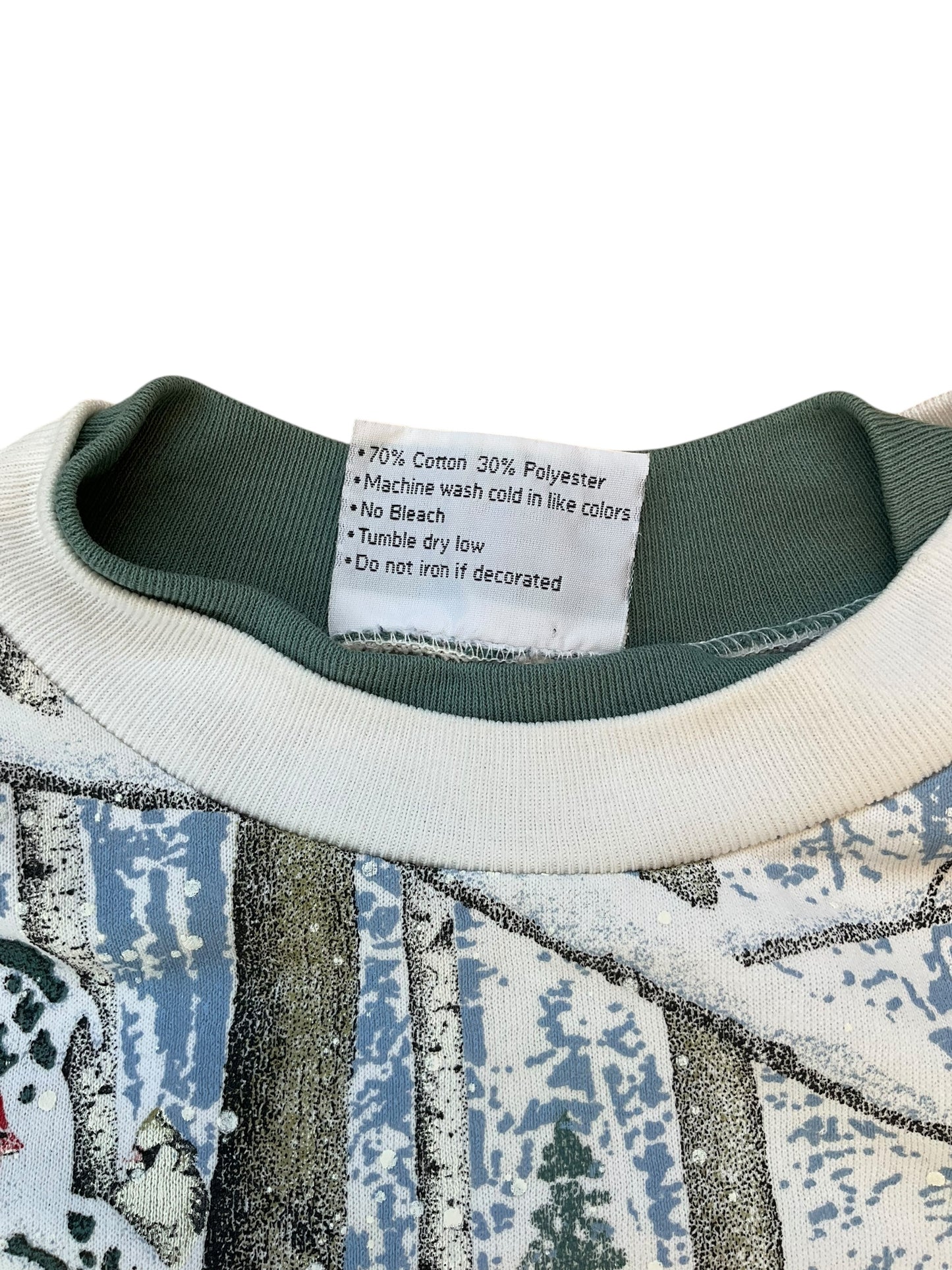 VINTAGE ARTISANS ALL OVER PRINT WINTER SCENE CREWNECK (M)