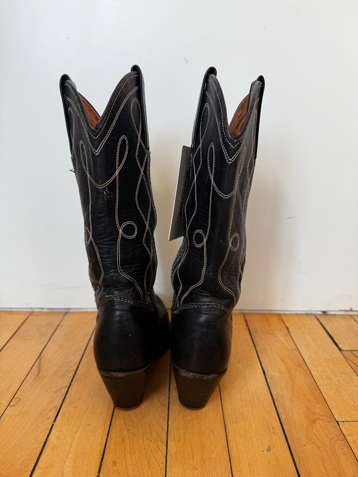 VINTAGE FRYE HEELED COWGIRL BOOTS (6)