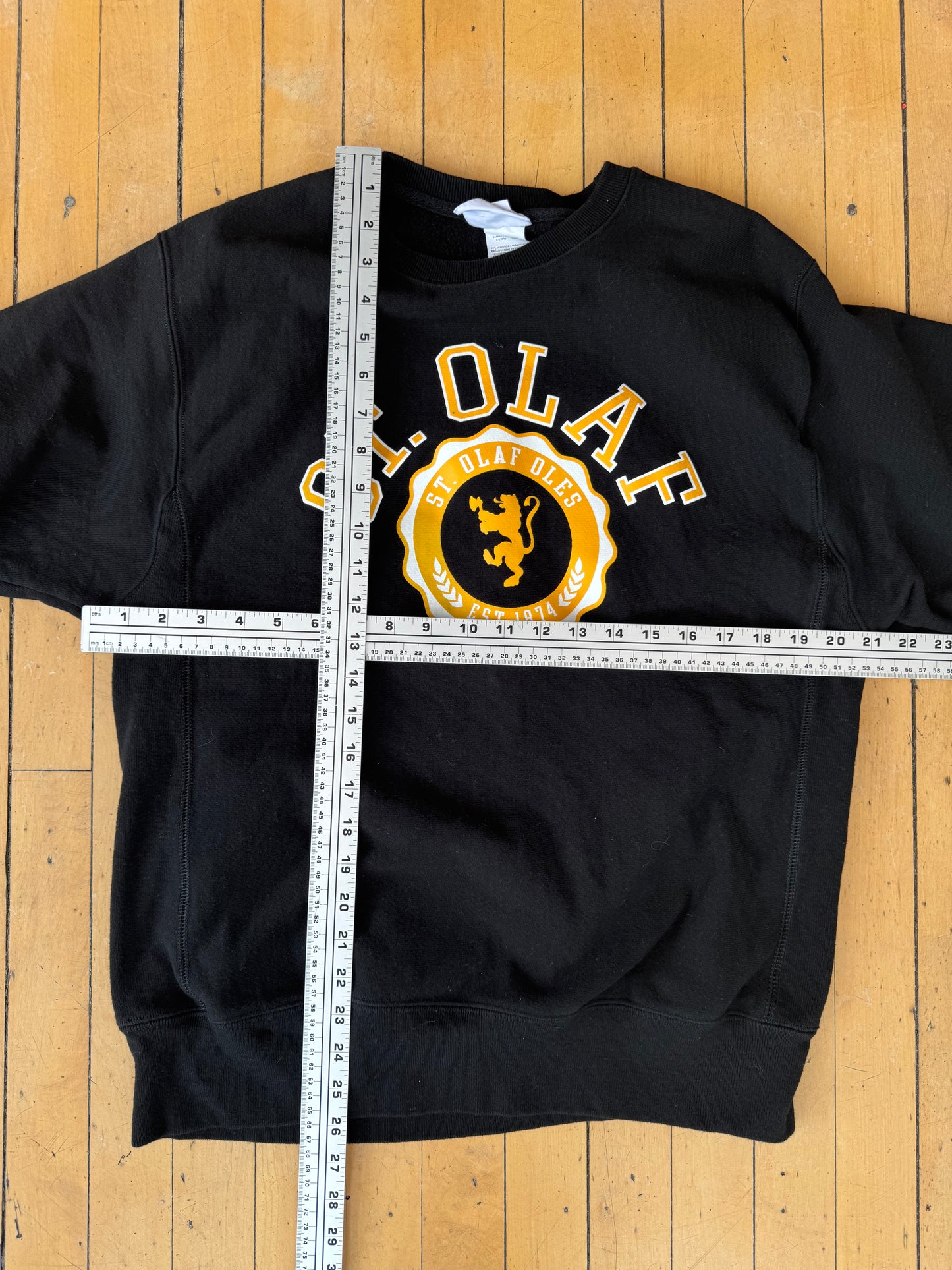 VINTAGE ST. OLAF SEAL CREW (M)