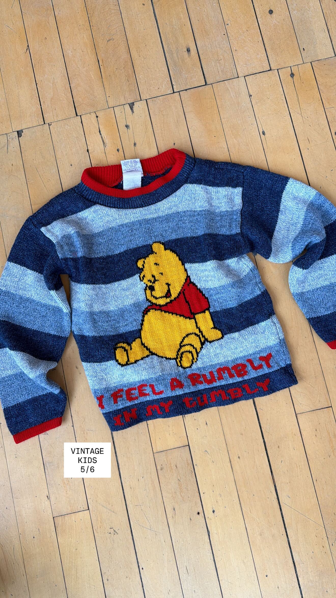 VINTAGE WINNIE THE POOH SWEATER (5/6)(YOUTH)