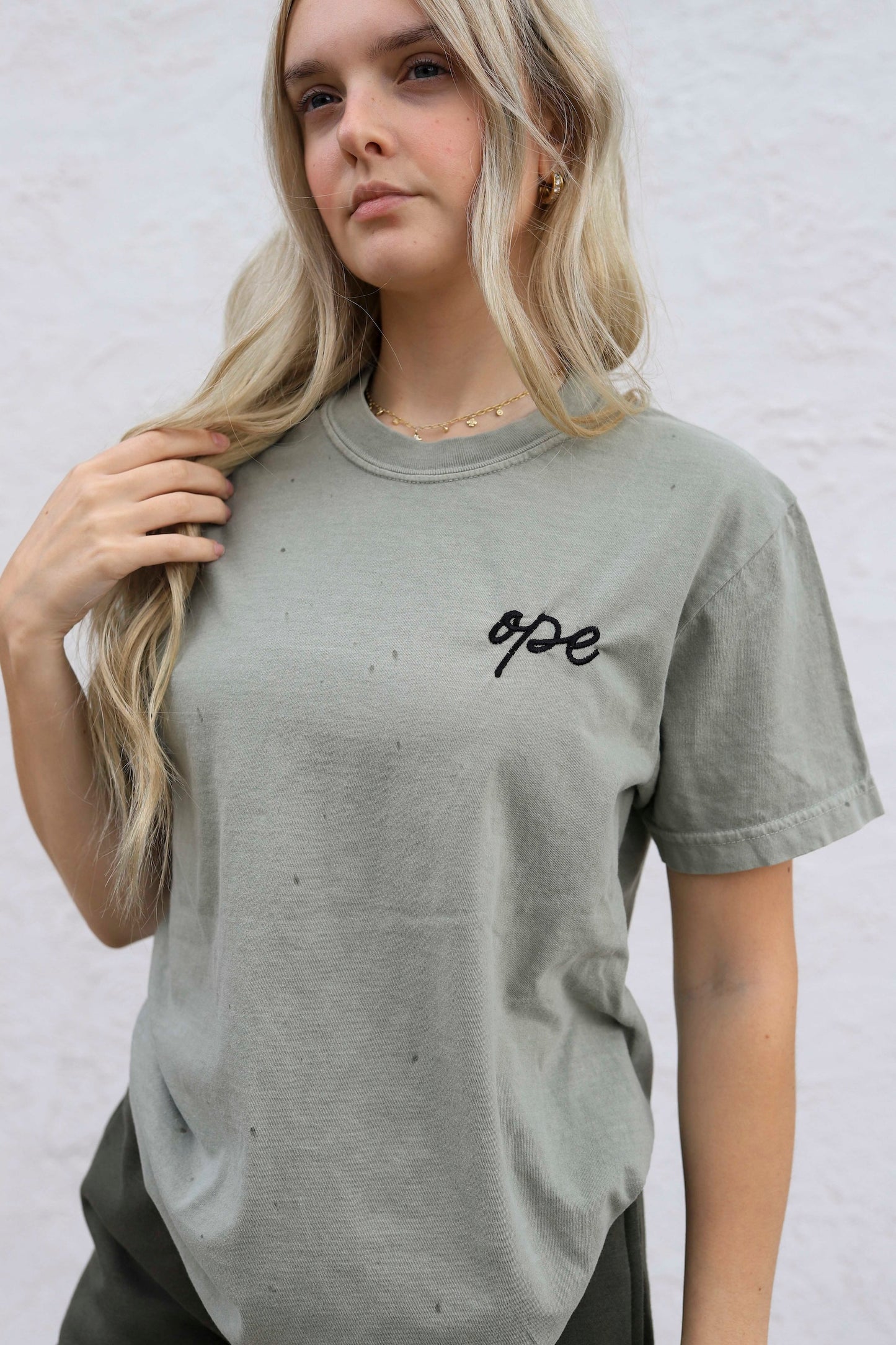 OPE MODERN SCRIPT EMBROIDERED TEE