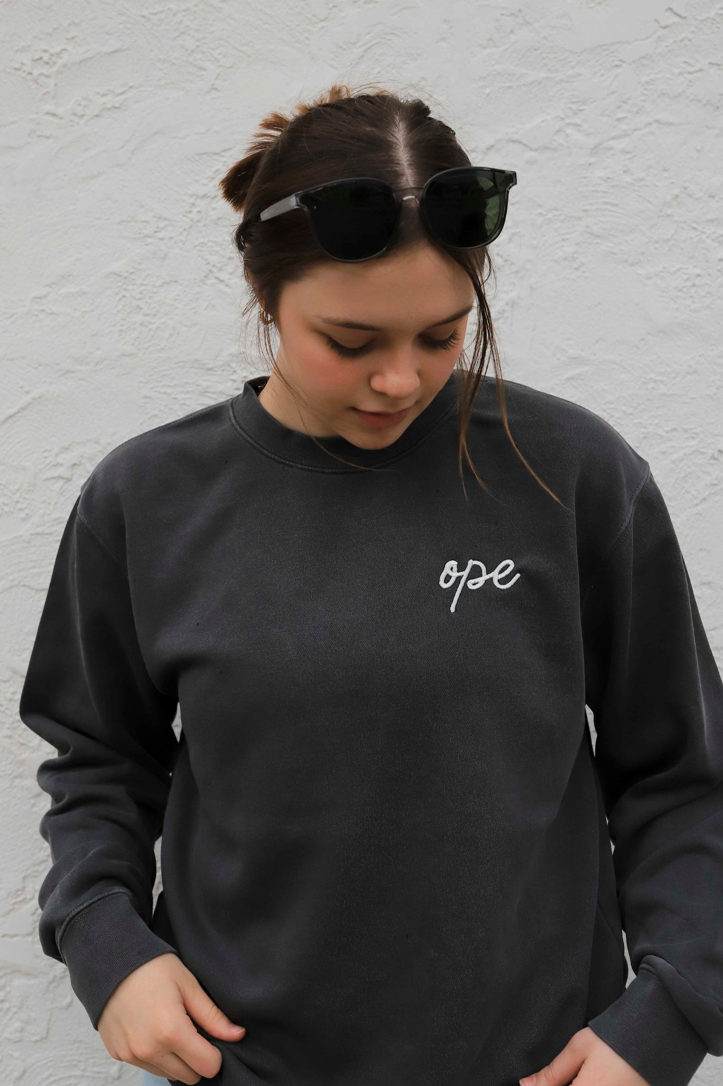 OPE MODERN SCRIPT EMBROIDERED CREW
