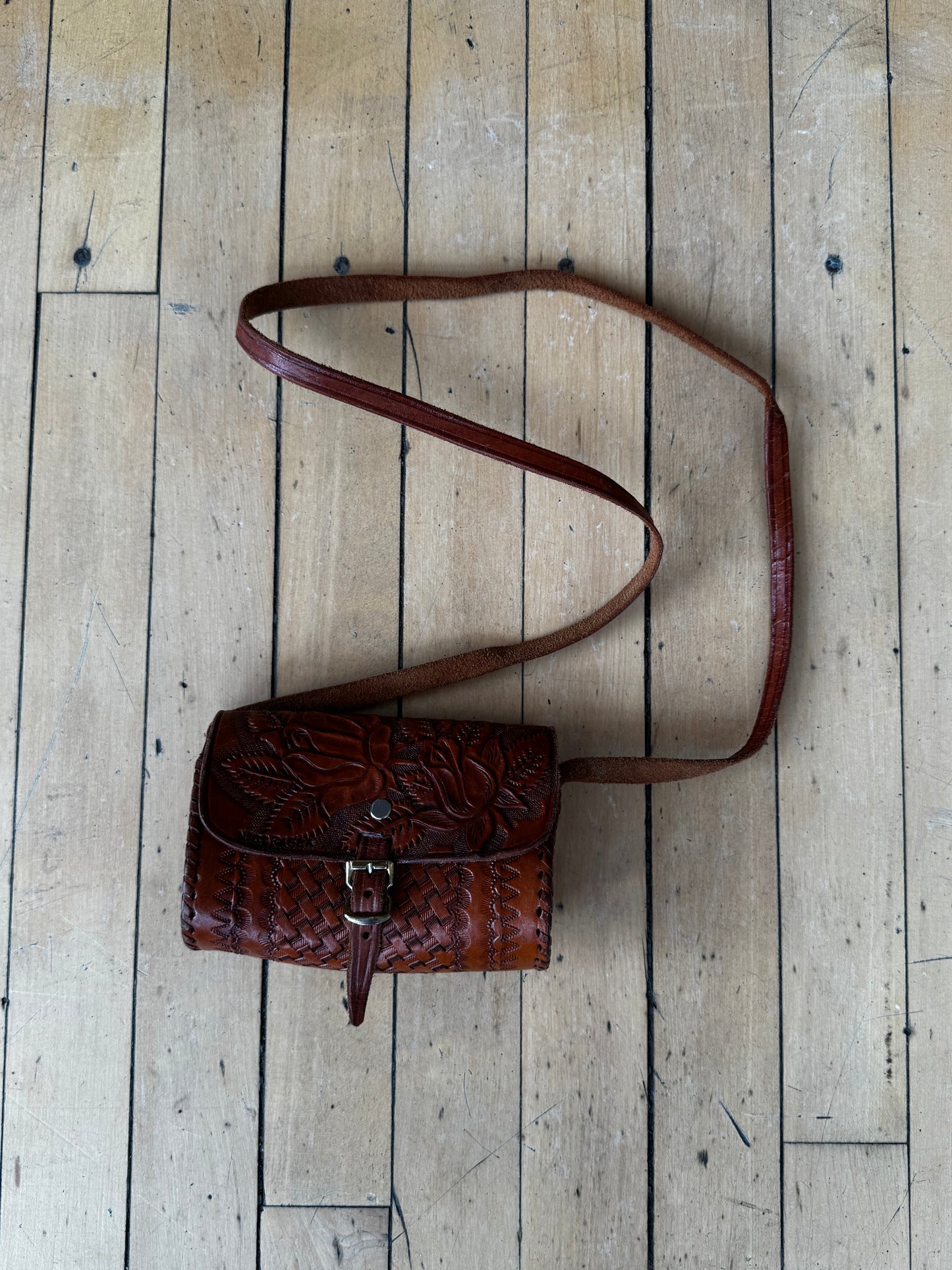 VINTAGE EMBOSSED LEATHER CROSSBODY BAG