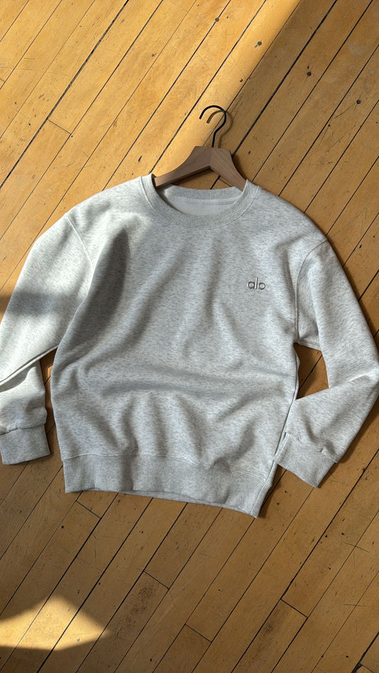 ALO YOGA ACCOLADE CREW LT. HEATHER (S) - MSRP $138