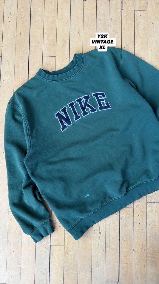Y2K NIKE SPELLOUT CREWNECK (XL)