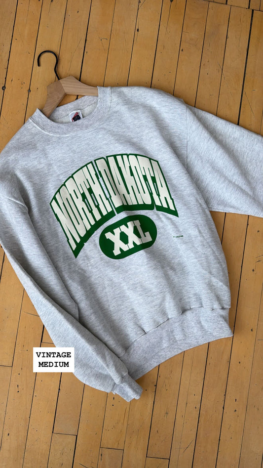 VINTAGE MADE IN USA UND NORTH DAKOTA XXL CREW (M)