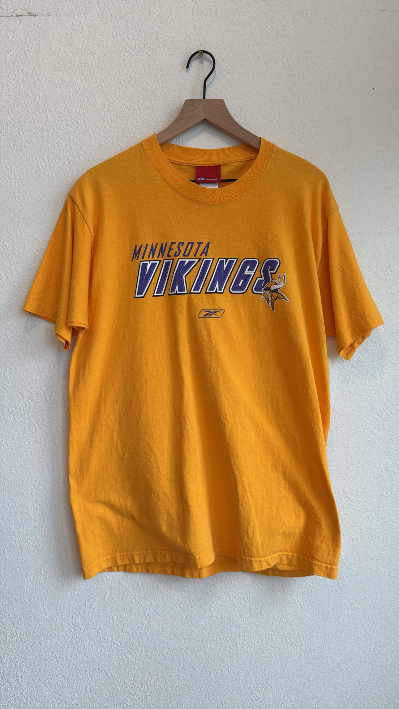 VINTAGE REEBOK RAISED PRINT VIKINGS TEE (M)