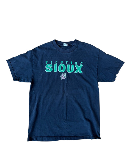 Y2K VINTAGE FIGHTING SIOUX TEE (L)