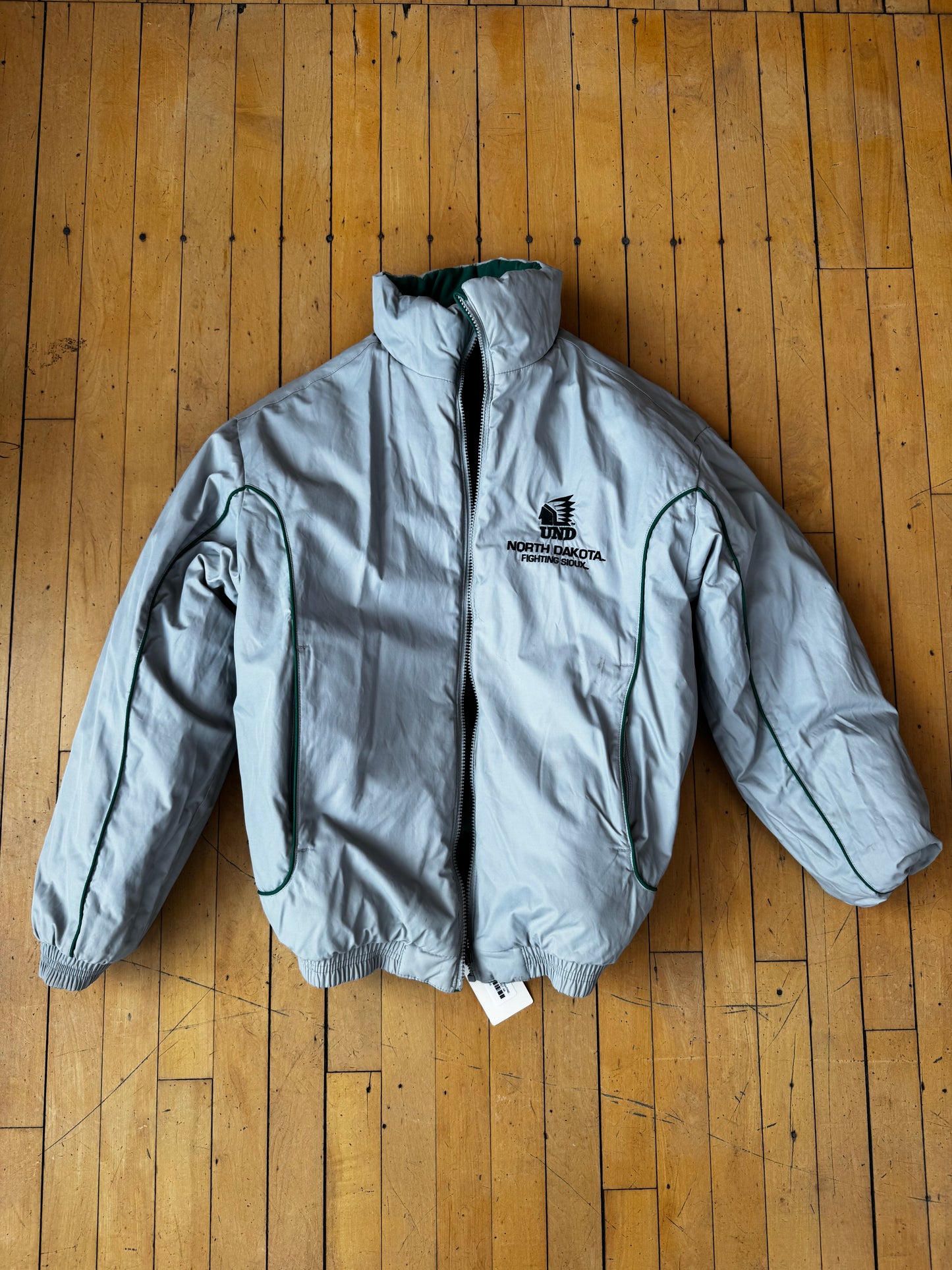 VINTAGE REVERSIBLE FIGHTING SIOUX PUFFER JACKET (M)