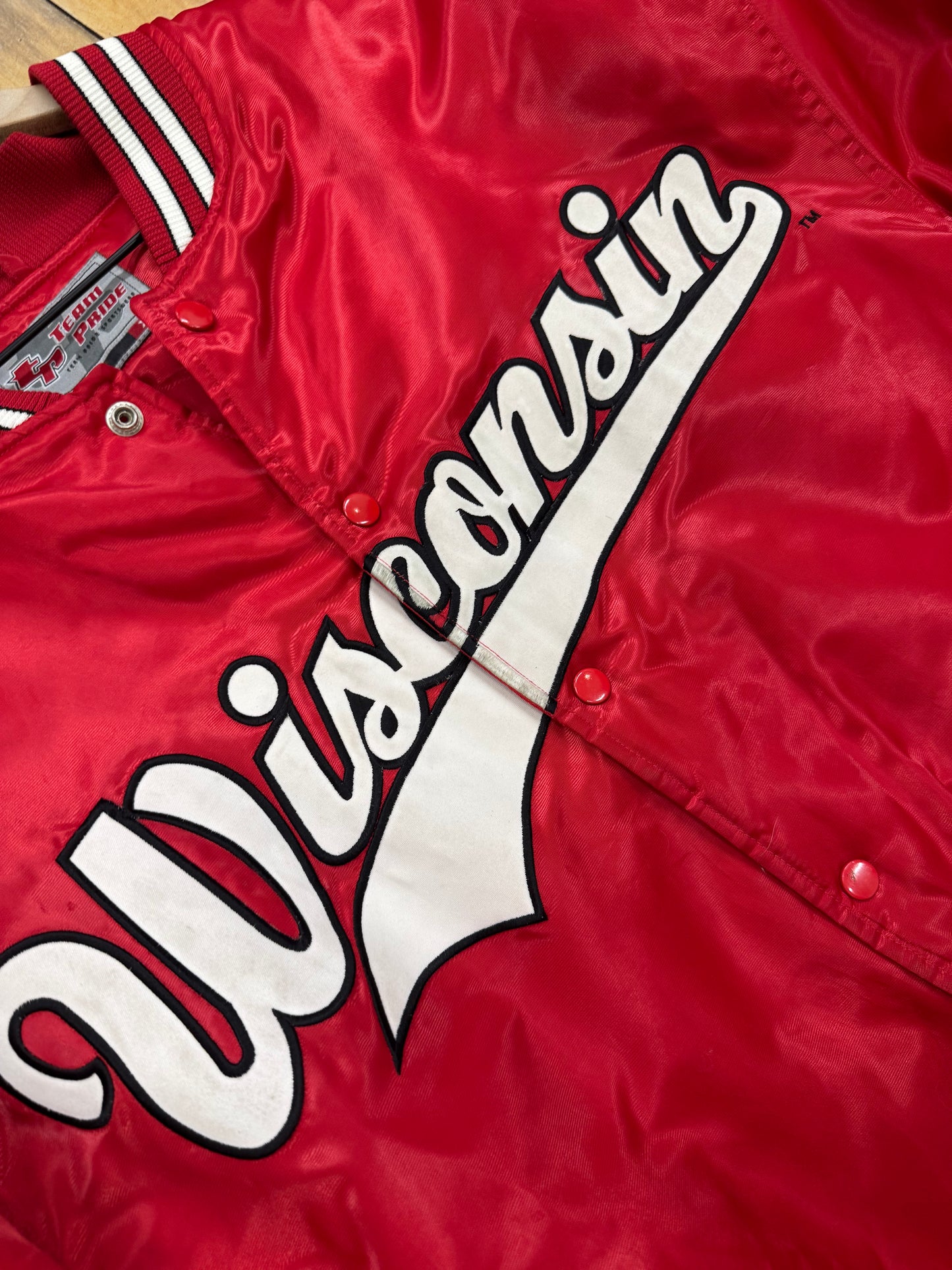Y2K VINTAGE WISCONSIN SATIN JACKET (XL)
