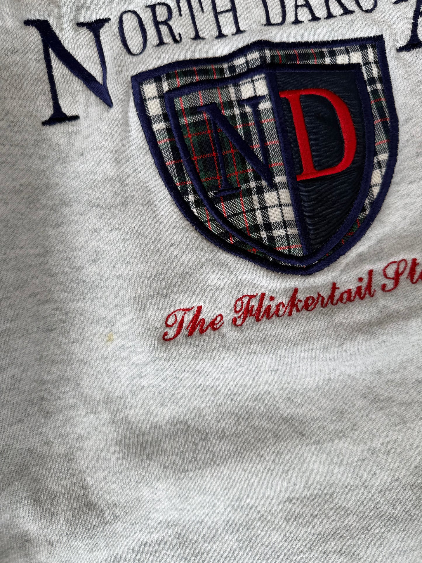 VINTAGE EMBROIDERED ND SHEILD FLICKERTAIL STATE CREW (XL)