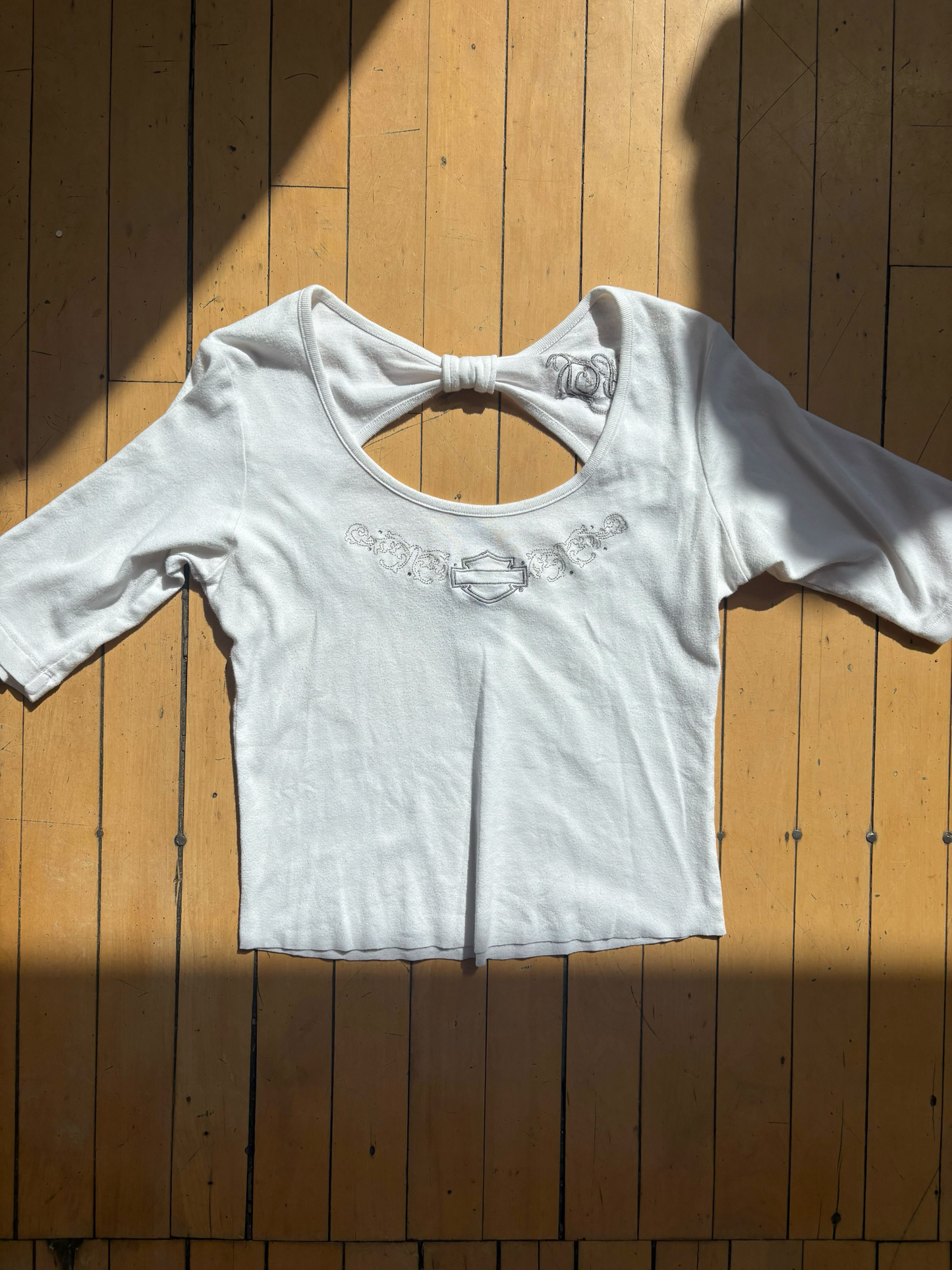 Y2K VINTAGE HD EMBROIDERED OPEN BACK (L)