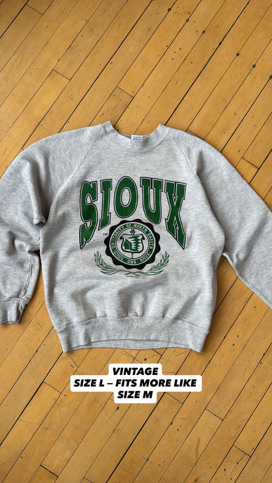 VINTAGE SIOUX SPELLOUT CREWNECK (L)