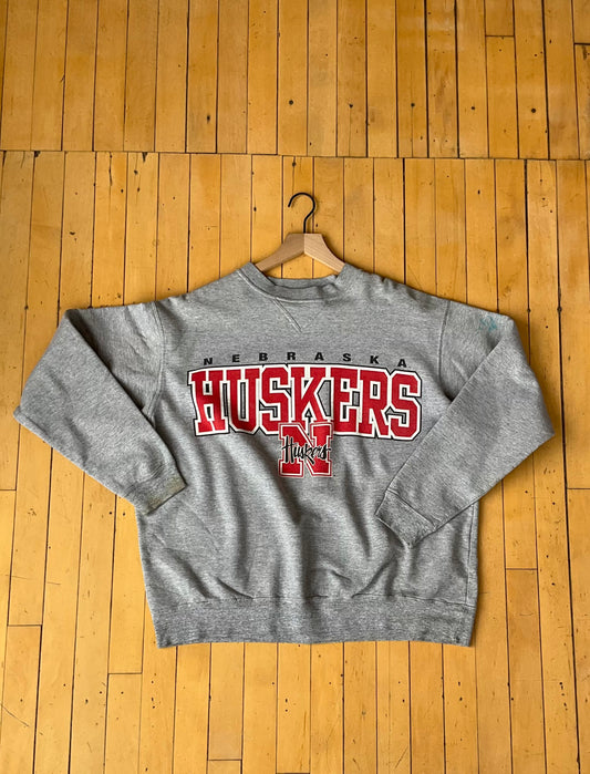 VINTAGE NE HUSKERS SPELLOUT STYLE CREW (XL)