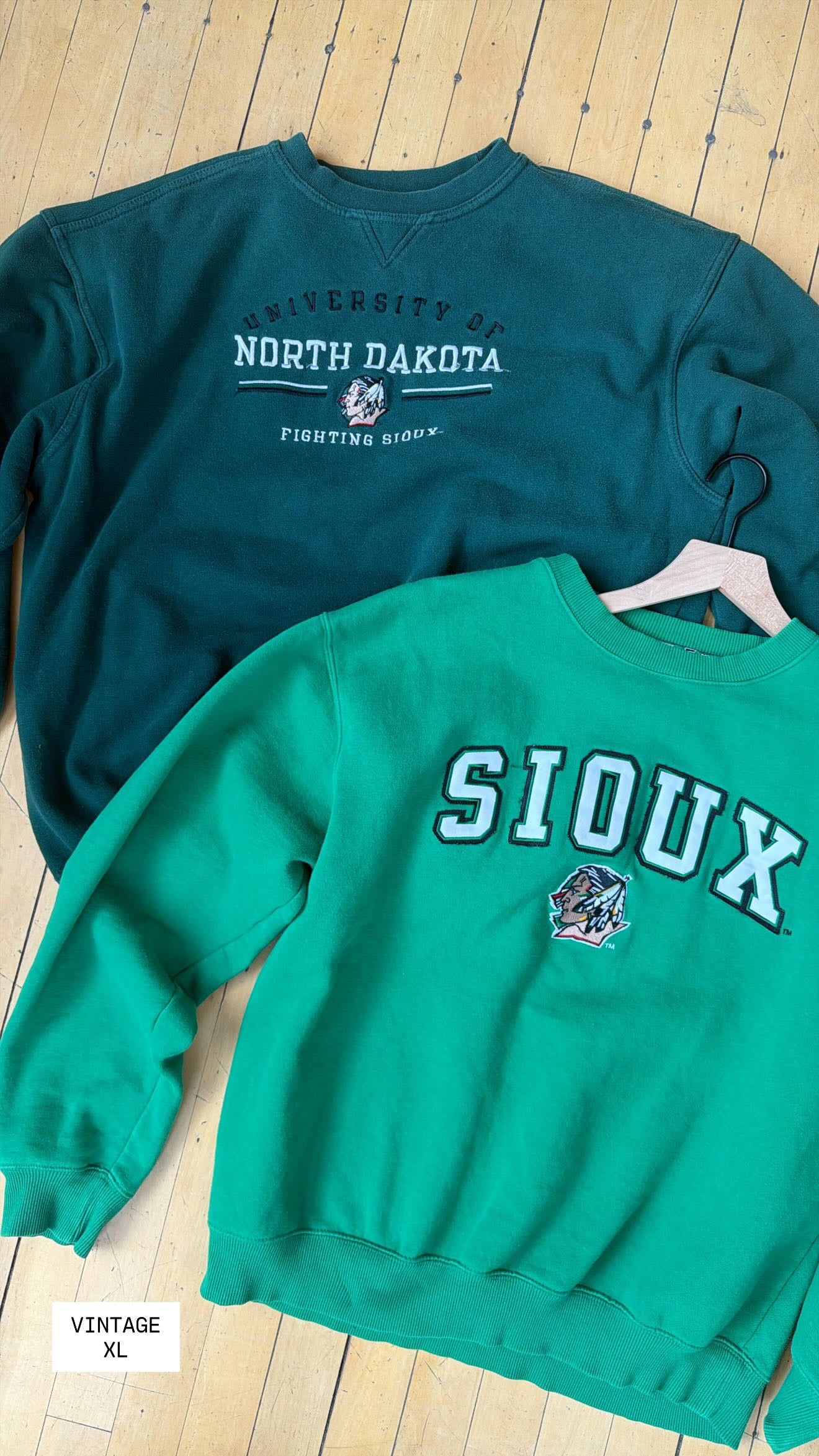 VINTAGE FIGHTING SIOUX CS EMBROIDERED CREW (XL)