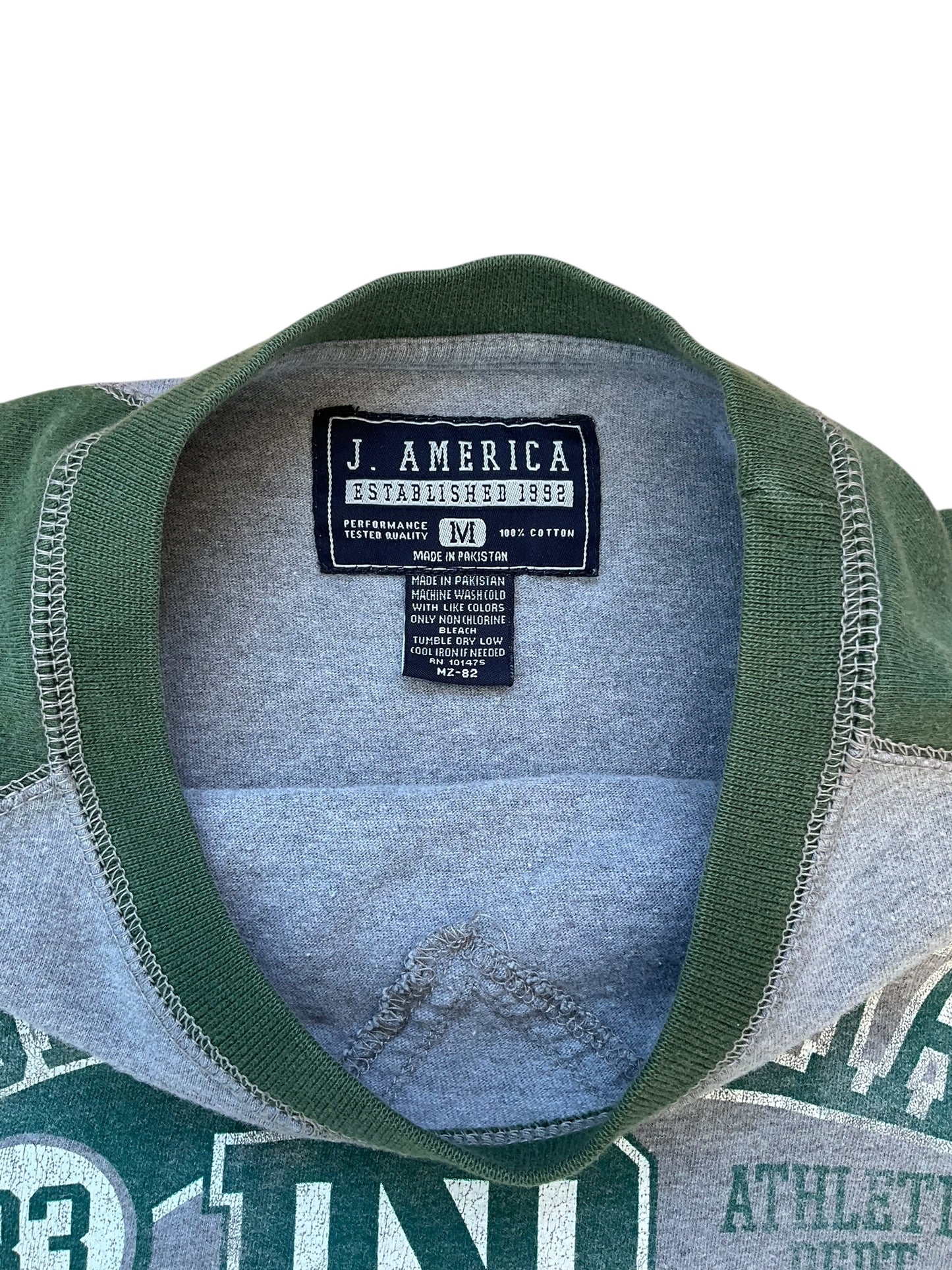 VINTAGE J AMERICA FIGHTING SIOUX TEE (M)