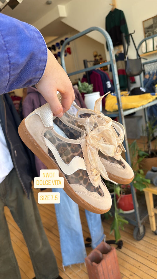 NWOT DOLCE VITA NOLAND LOW TOP SNEAKERS (7.5) - MSRP $150