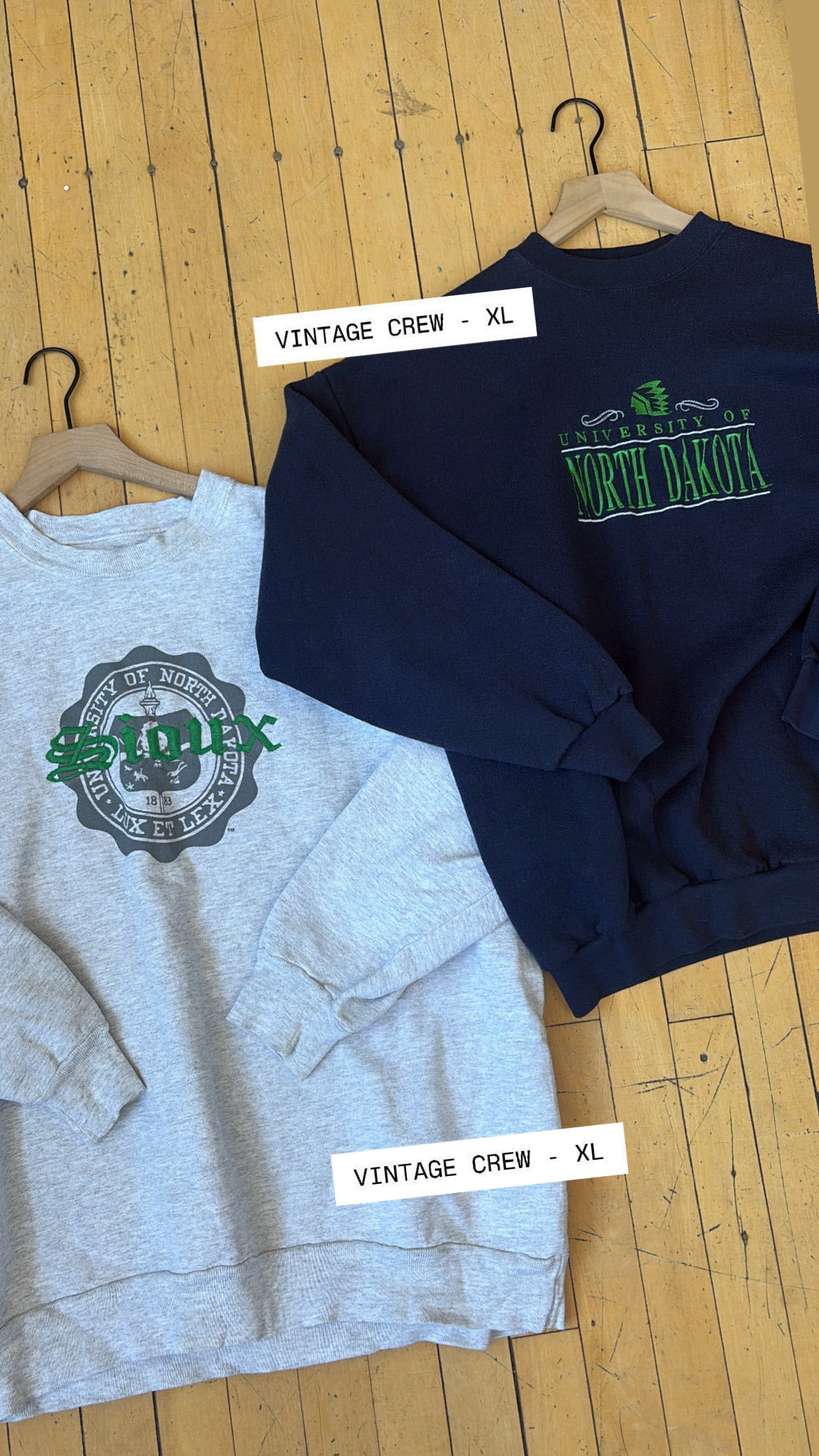 VINTAGE UND SIOUX OLD LOGO EMB CREW NAVY (XL)