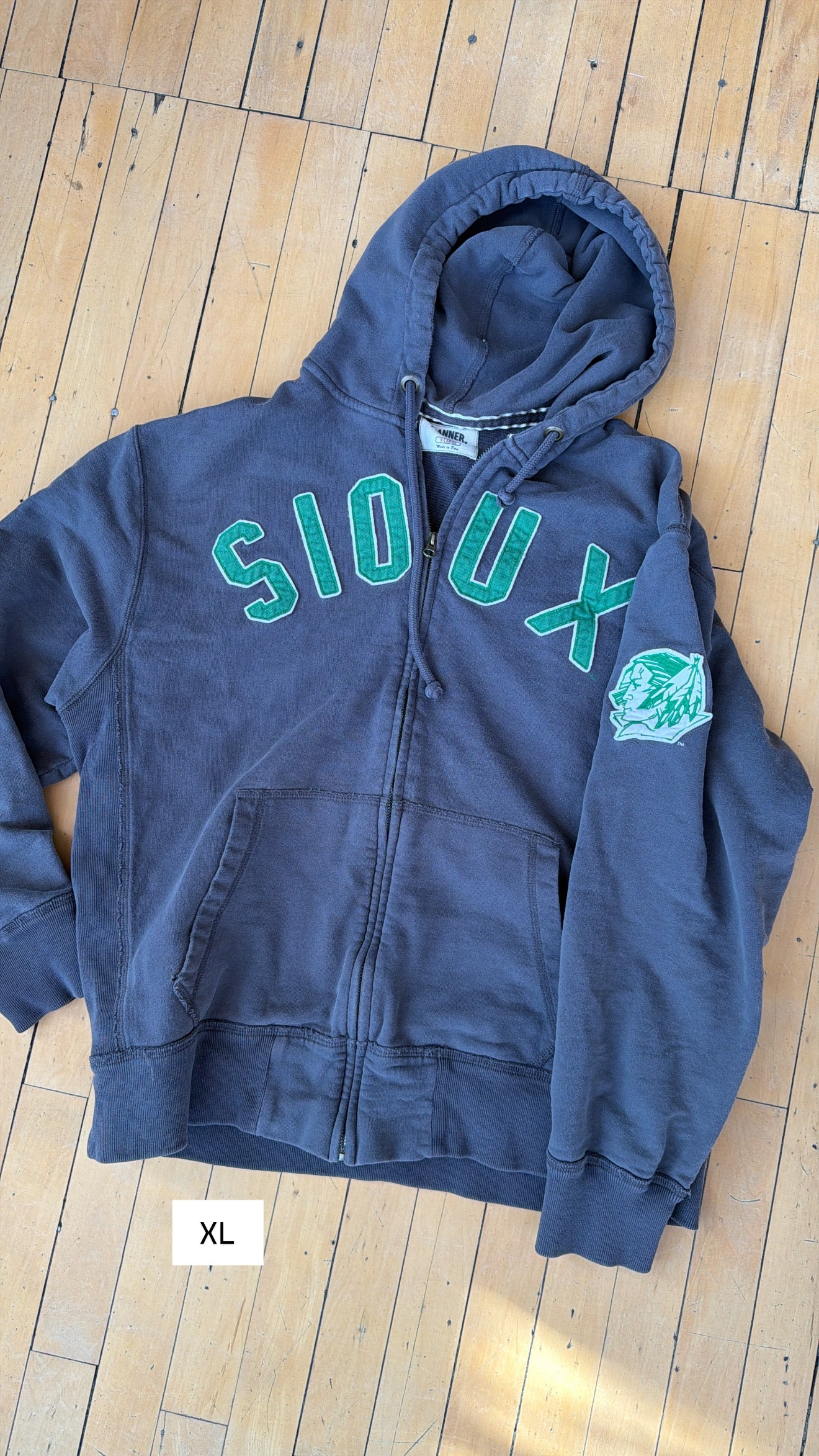 FIGHTING SIOUX SPELL OUT ZIP UP HOODIE (XL)