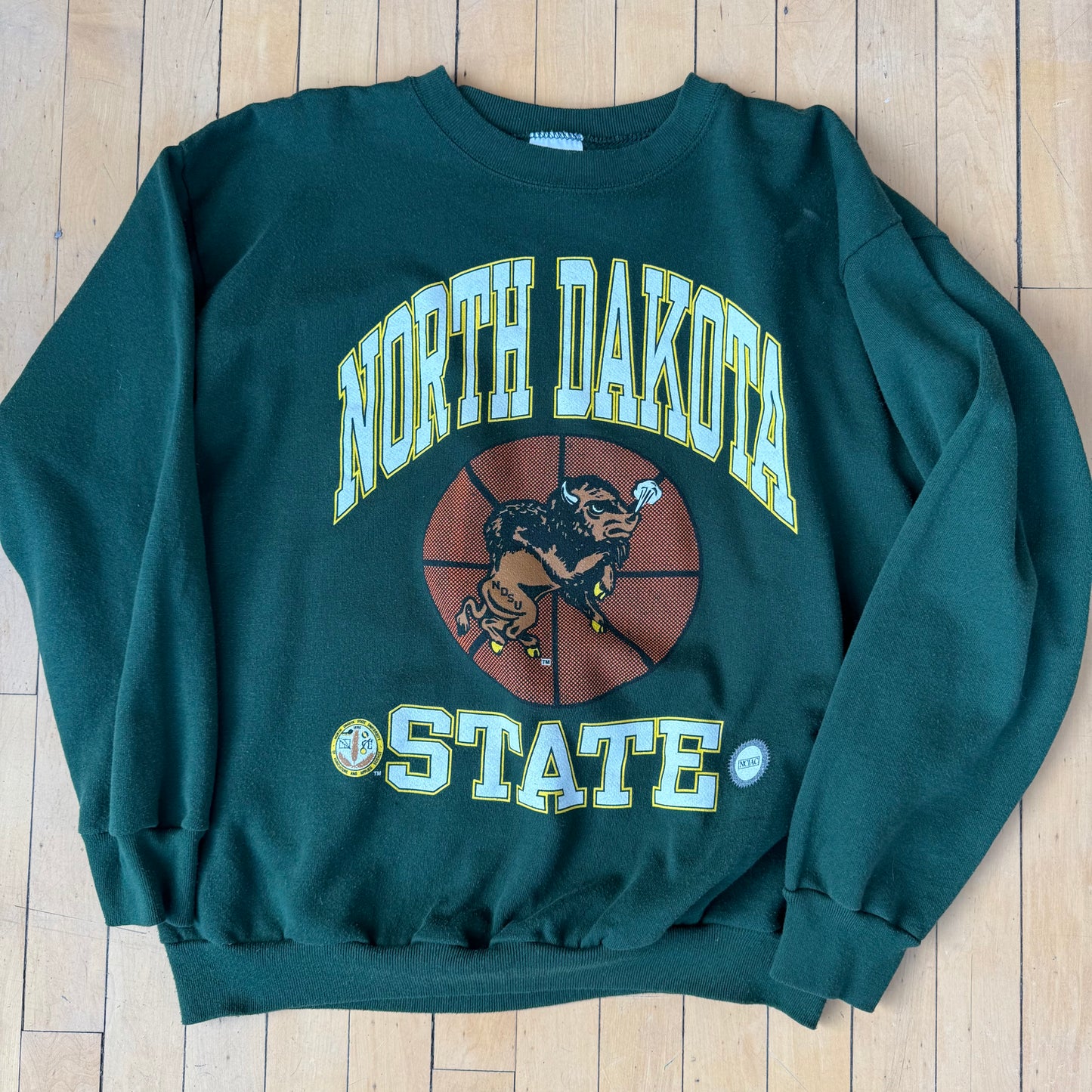 NDSU GRAPHIC BASKETBALL CREW (XL)