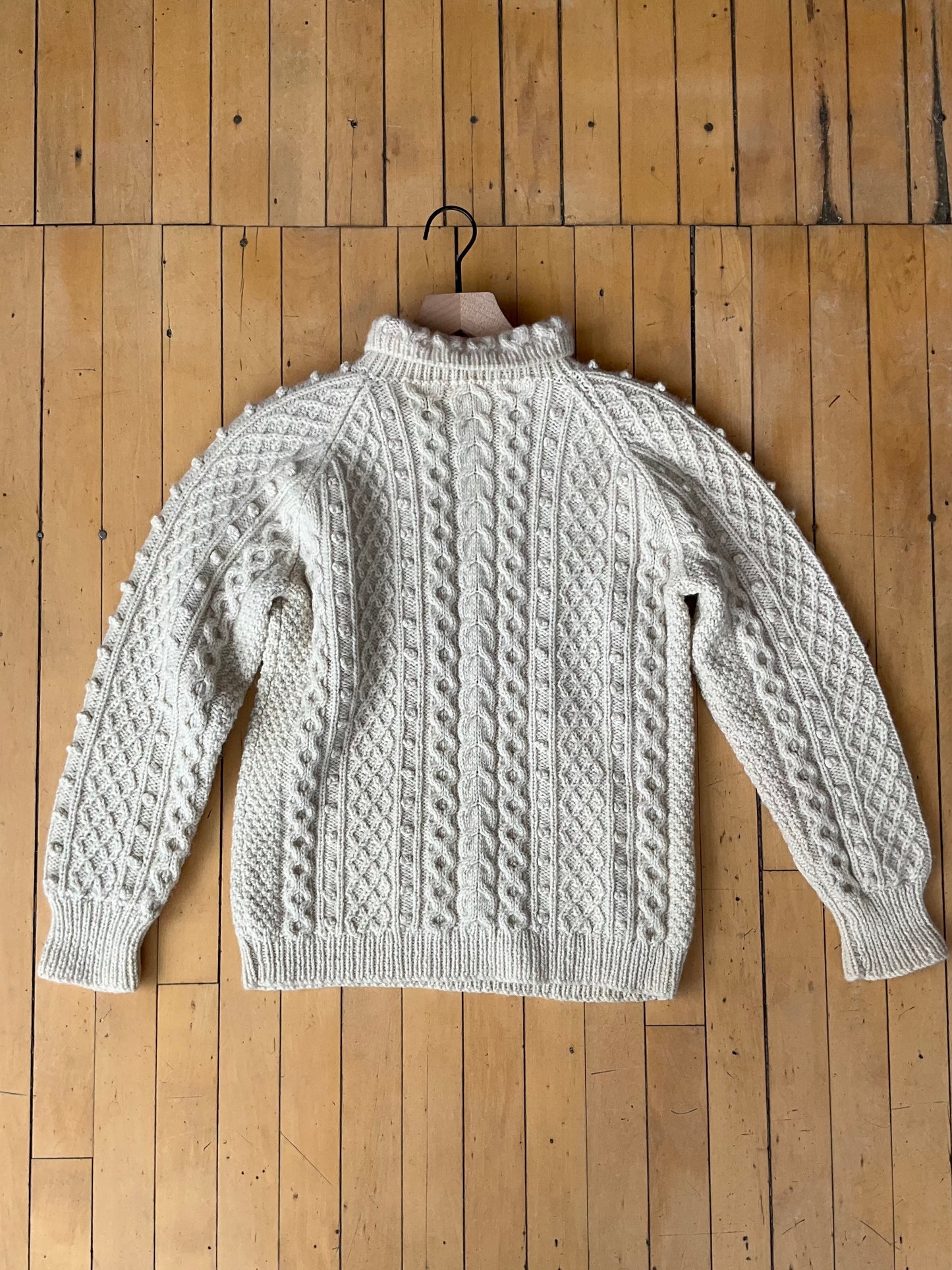 VINTAGE HAND-MADE IN IRELAND 100% WOOL TURTLENECK SWEATER (S/M)