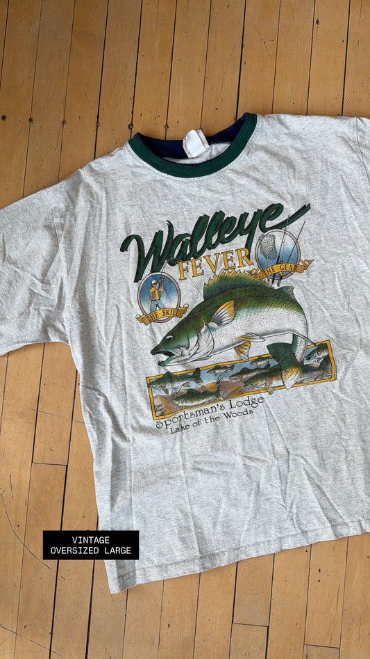 VINTAGE SPORTSMAN'S LODGE WALLEYE FEVER TEE (L)