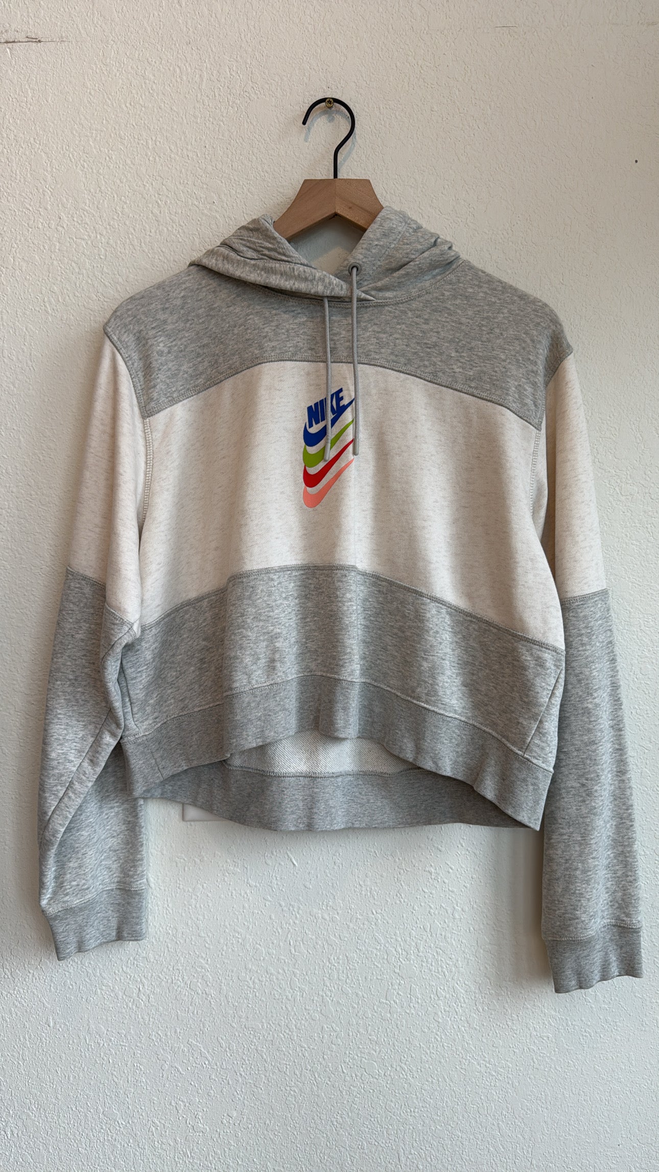 NIKE DNA STACKED SWOOSH BOXY CROP HOODIE (L)