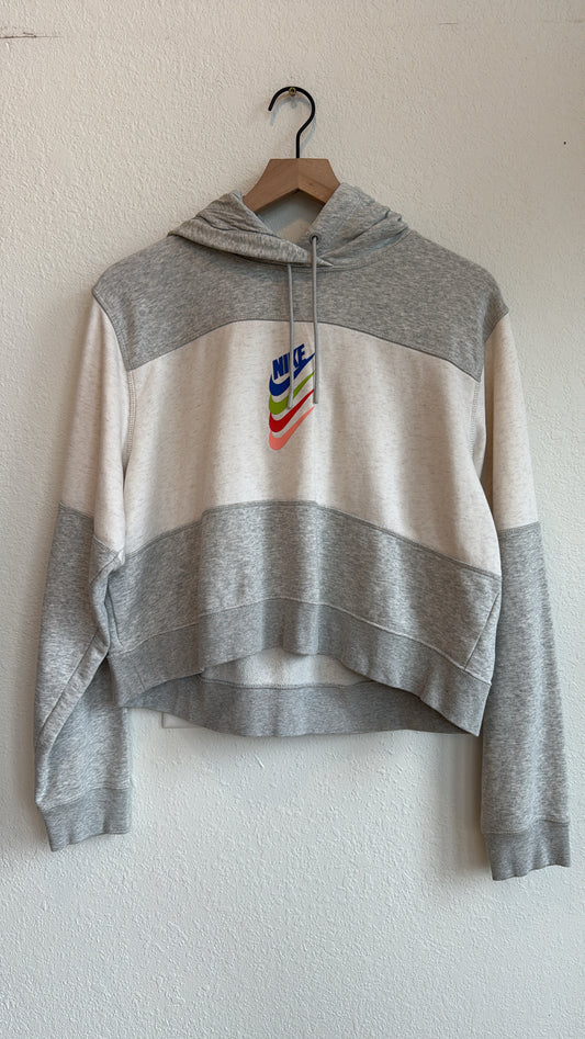 NIKE DNA STACKED SWOOSH BOXY CROP HOODIE (L)