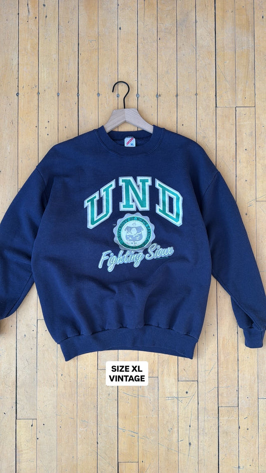 VINTAGE FIGHTING SIOUX SEAL CREW (XL)