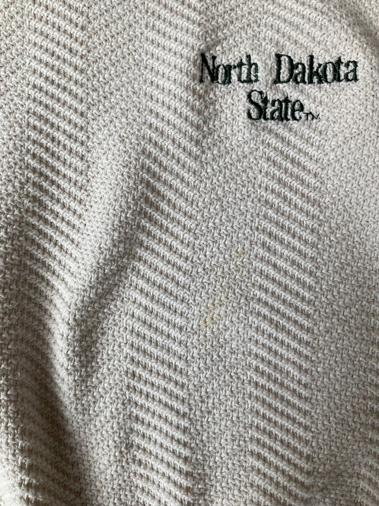 VINTAGE MADE IN USA 100% COTTON NDSU EMB. SWEATER (XXL)