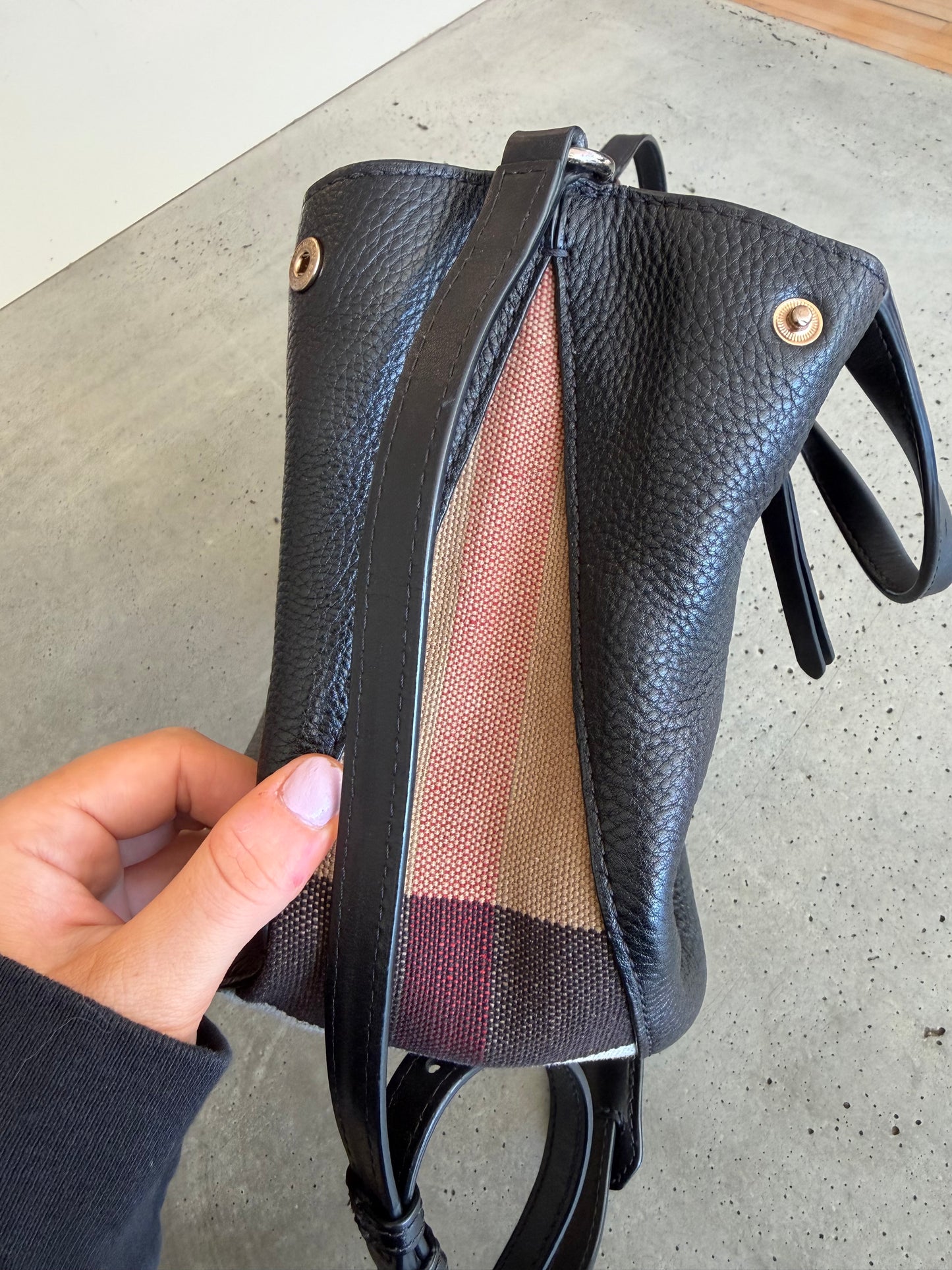 BURBERRY MAIDESTONE BAG BLACK