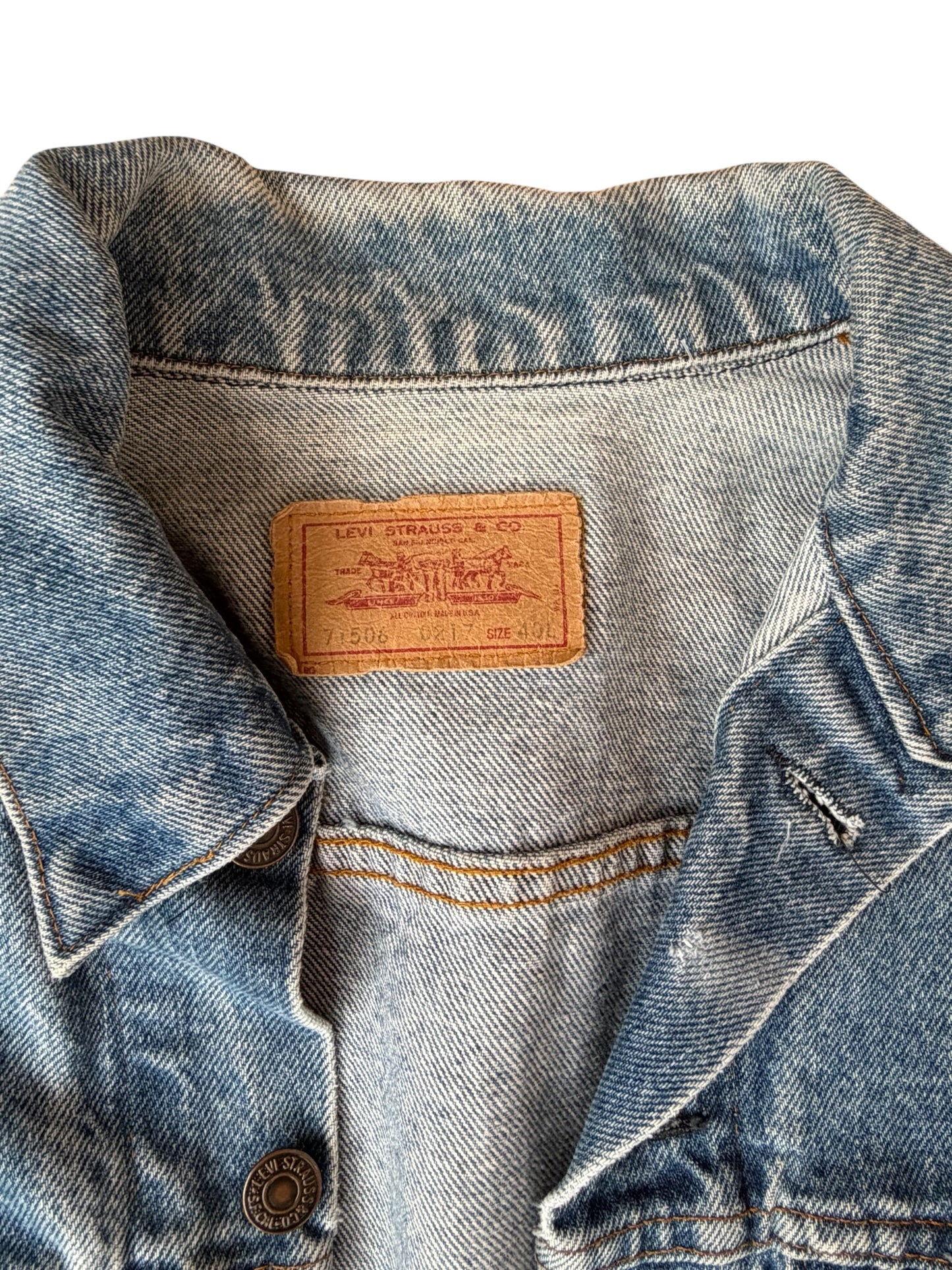 VINTAGE LEVI'S DENIM TRUCKER JACKET 71506-0217 (40L)