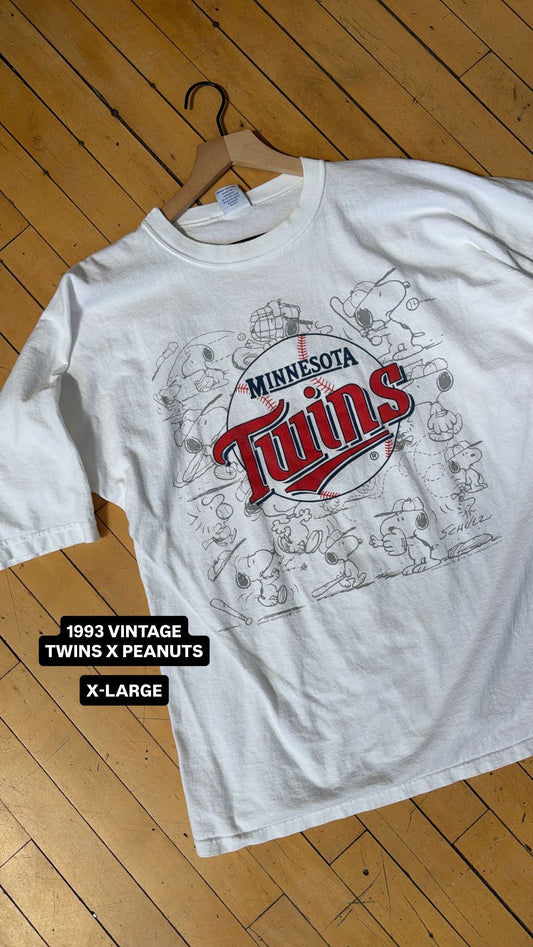 1993 VINTAGE MN TWINS X PEANUTS HALF SLEEVE TEE (XL)