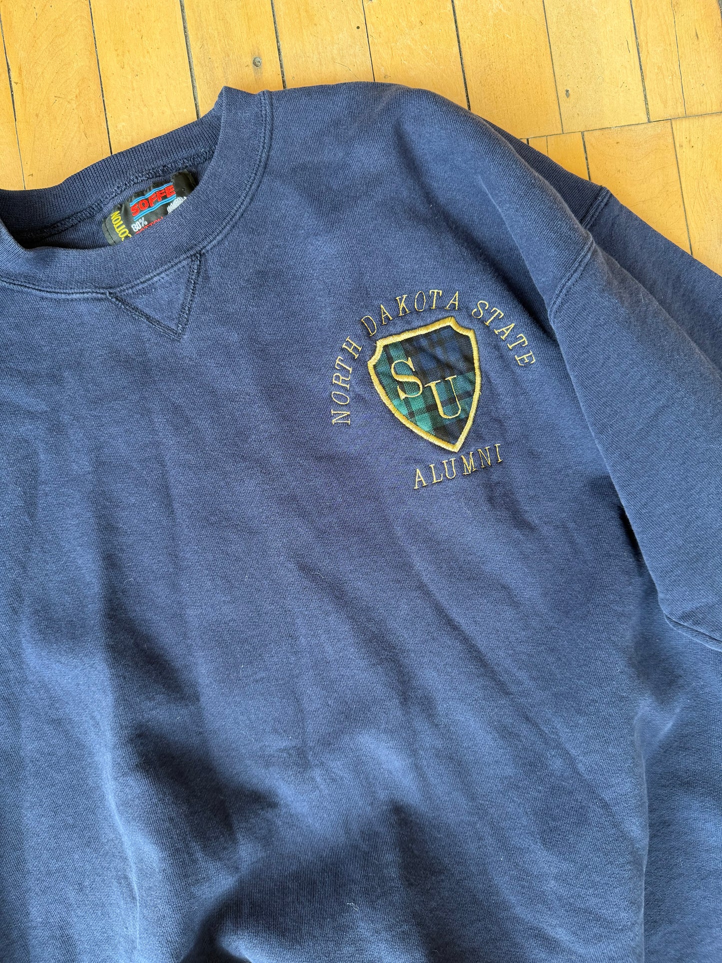 VINTAGE NDSU ALUMNI SU SHEILD CREW (XL)