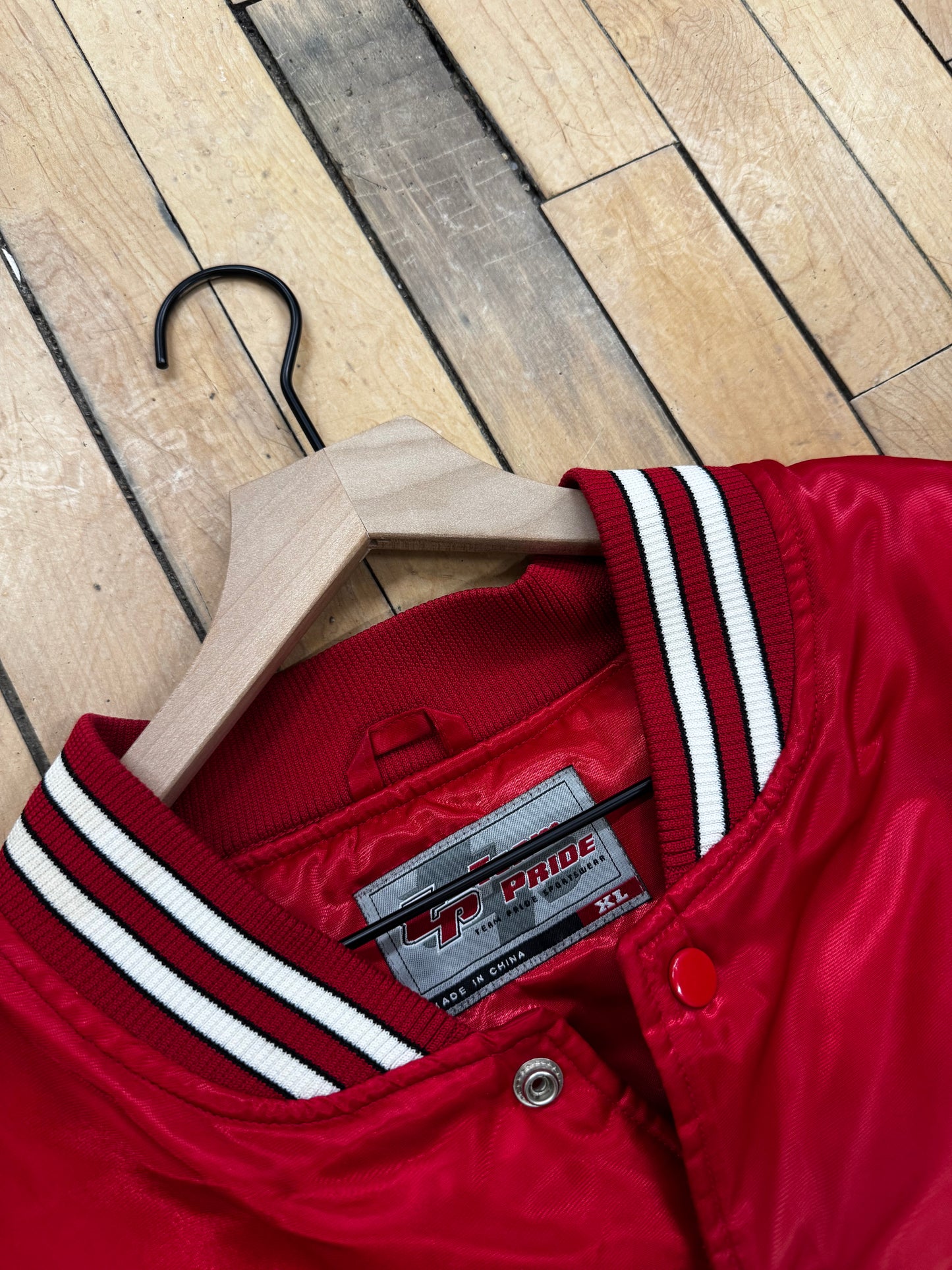 Y2K VINTAGE WISCONSIN SATIN JACKET (XL)