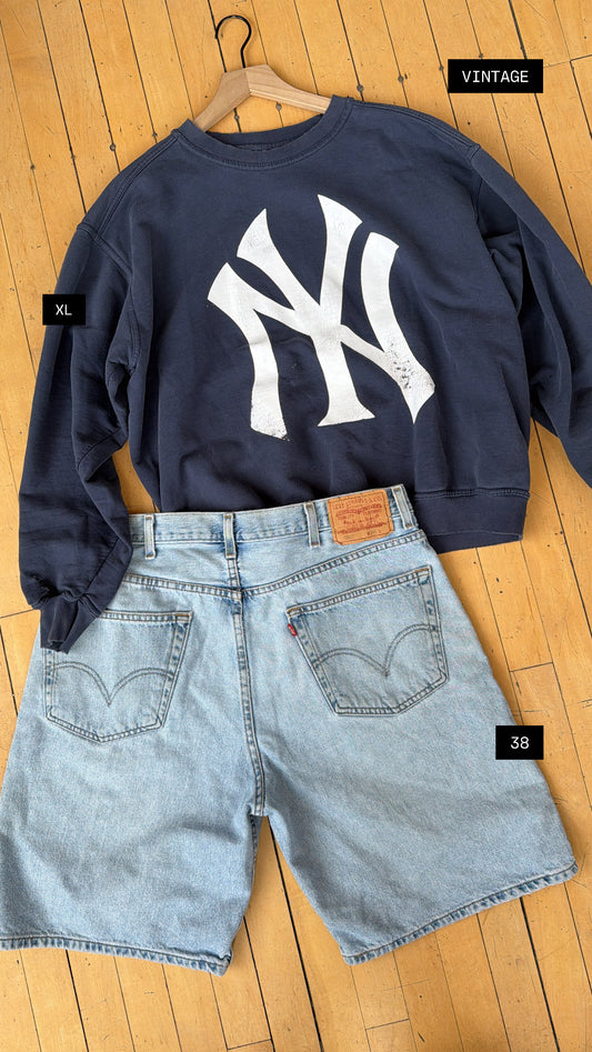 VINTAGE DISTRESSED YANKEES CREW (XL)