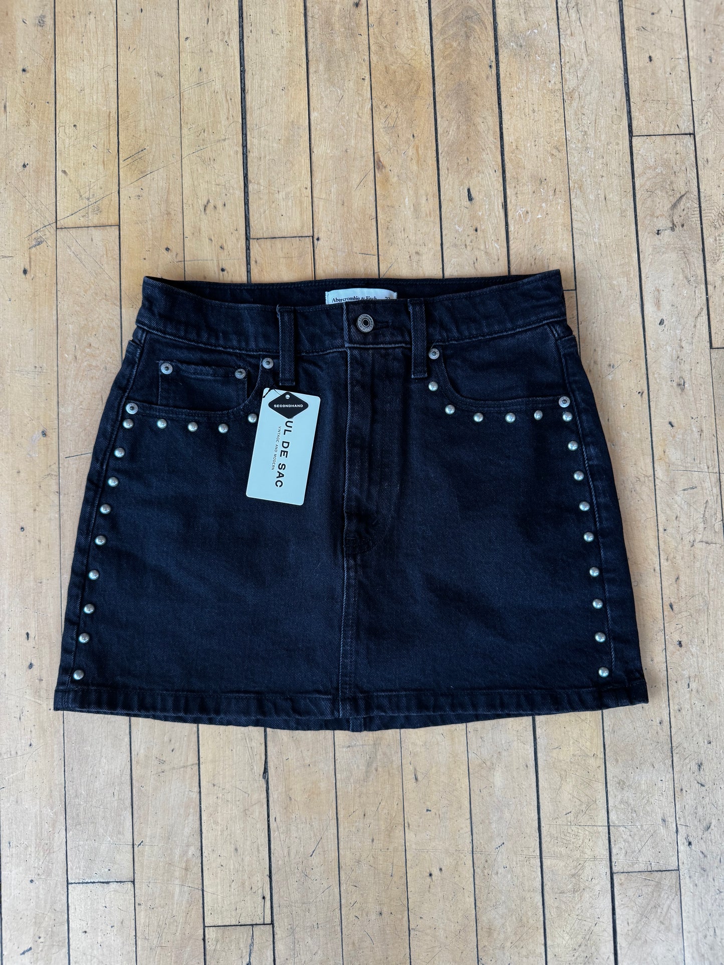 ABERCROMBIE STUDDED DENIM SKIRT (27)