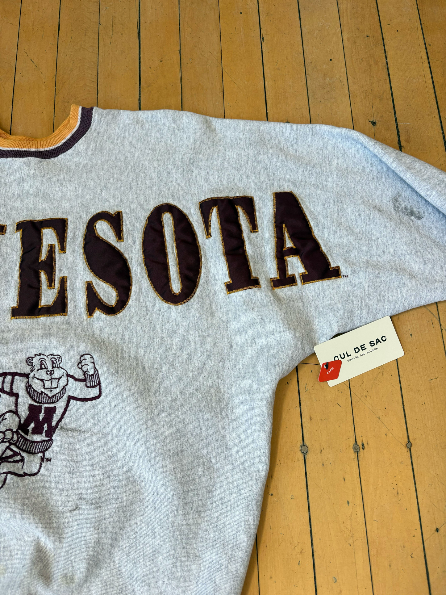 VINTAGE MINNESOTA GOPHERS PATCH SPELL OUT CREW (L/XL)